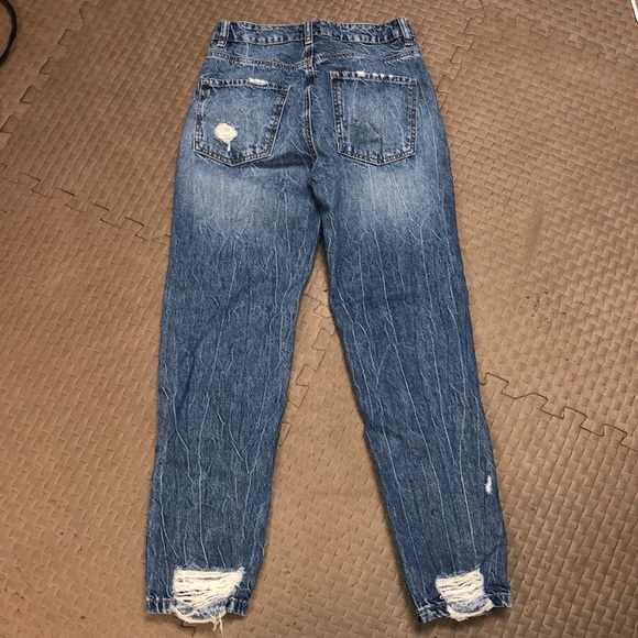 Never worn garage ripped mom jeans - Picture 4 of 5